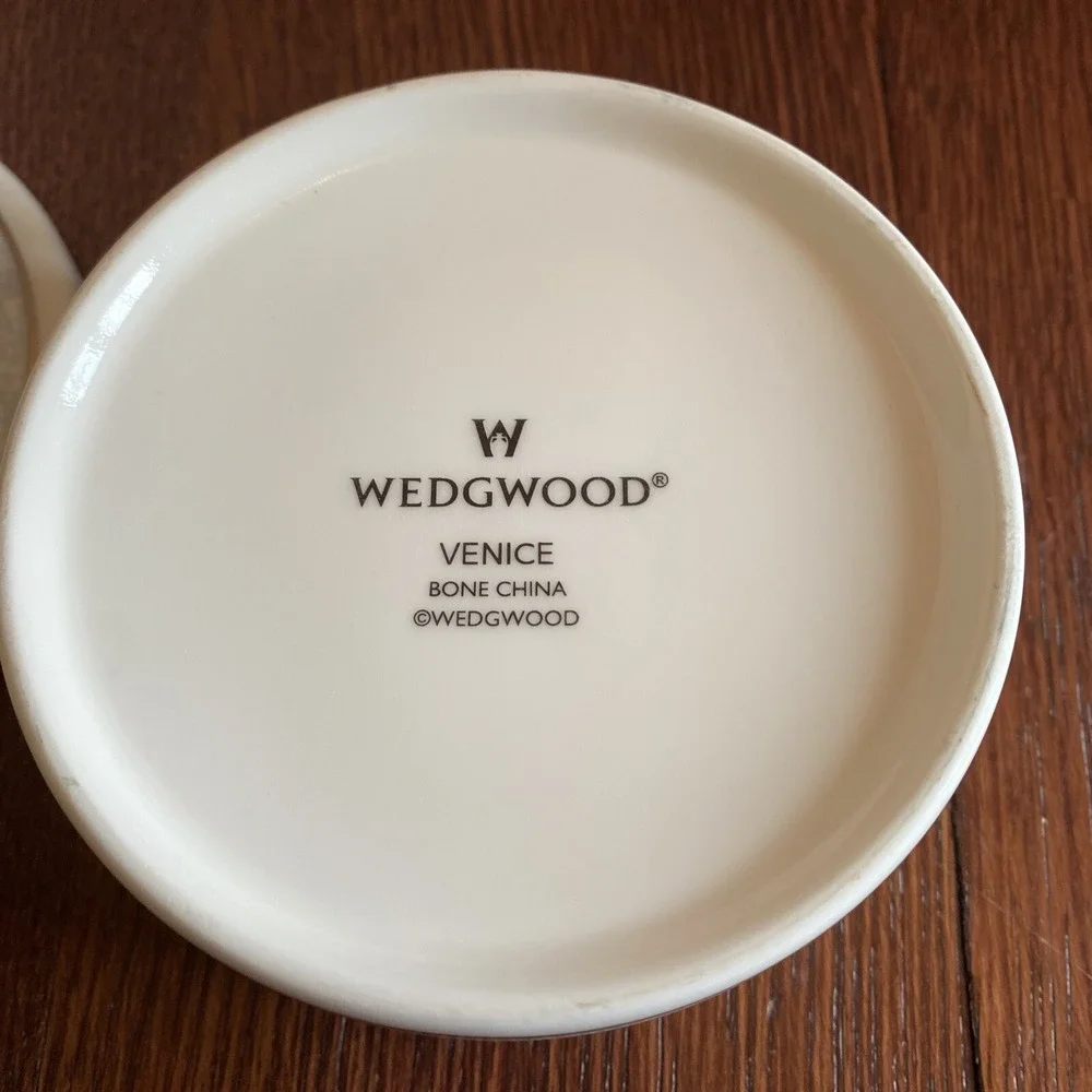 Vintage WEDGWOOD Bone China VENICE Round Lidded Trinket Jewelry‎ Gift Box
